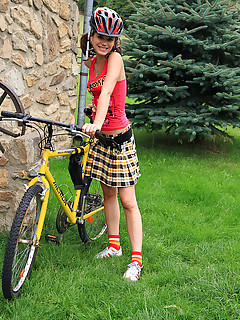 biking 18yo girl pics